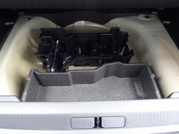 Peugeot 2008, Peugeot 2008 STYLE PureTech 100k S&S MAN6, barva bílá