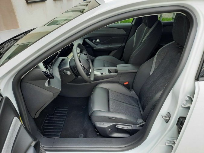 Peugeot 408, Peugeot 408 ALLURE Hybrid 145 e-DCS6, barva bílá