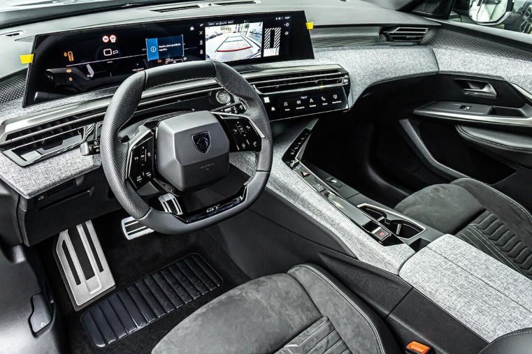 Peugeot 5008, Peugeot 5008 1,2 GT Hybrid 145 e-DCS6, barva modrá