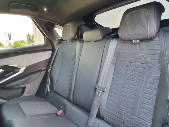 Peugeot 3008, Peugeot 3008 ALLURE Hybrid 145 e-DCS6, barva šedá