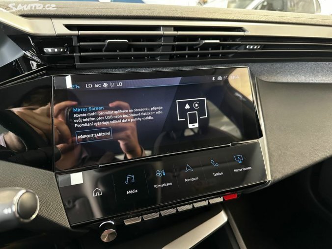 Peugeot 408, Peugeot 408 ALLURE Hybrid 145k e-DCS6, barva modrá