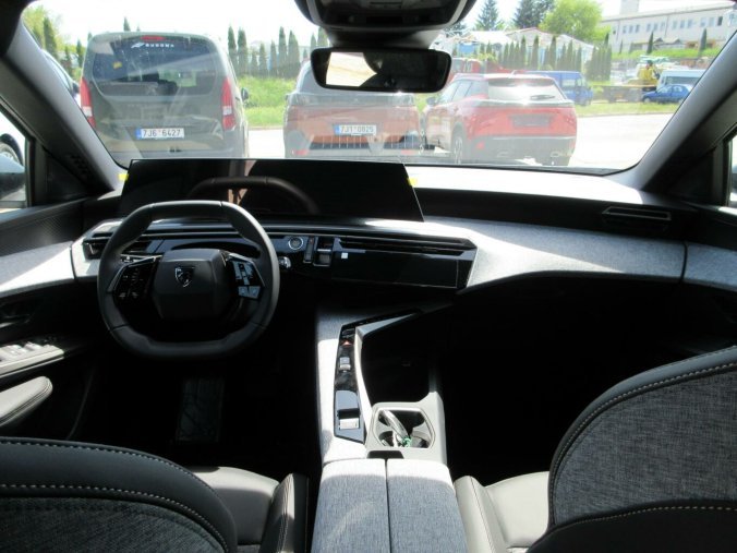 Peugeot 5008, Peugeot 5008 ALLURE Hybrid 145 e-DCS6, barva bílá
