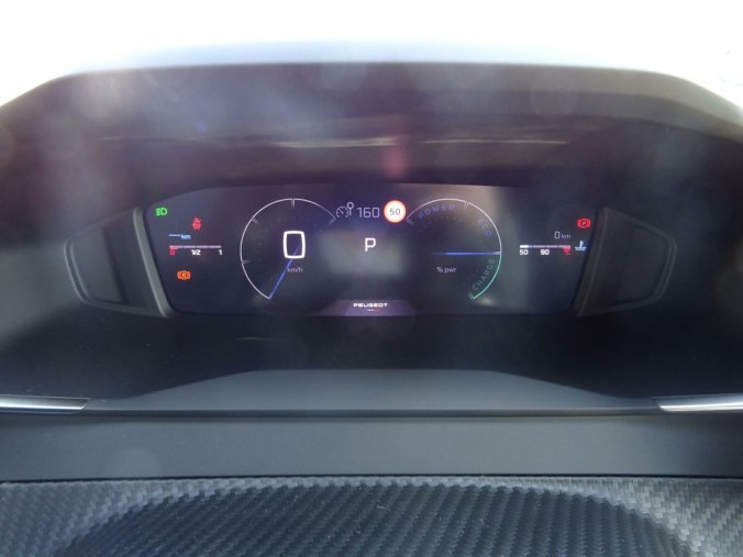 Peugeot 2008, Peugeot 2008 ALLURE Hybrid 145k e-DCS6, barva červená