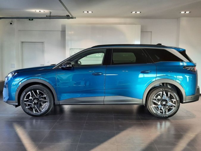 Peugeot 5008, Peugeot 5008 5008 ALLURE Hybrid 145 e-DCS6, barva modrá