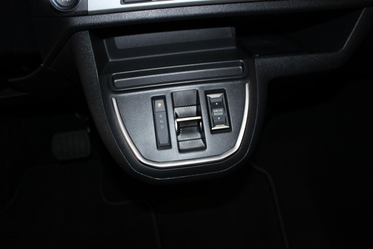 Peugeot Traveller, Peugeot Traveller Allure L2 2.0 180k EAT8, barva šedá