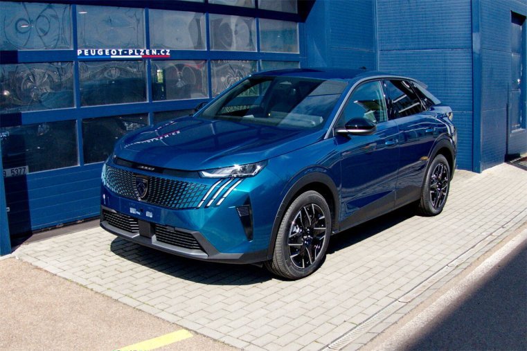 Peugeot 3008, Peugeot 3008 GT Hybrid 145 e-DCS6, barva modrá