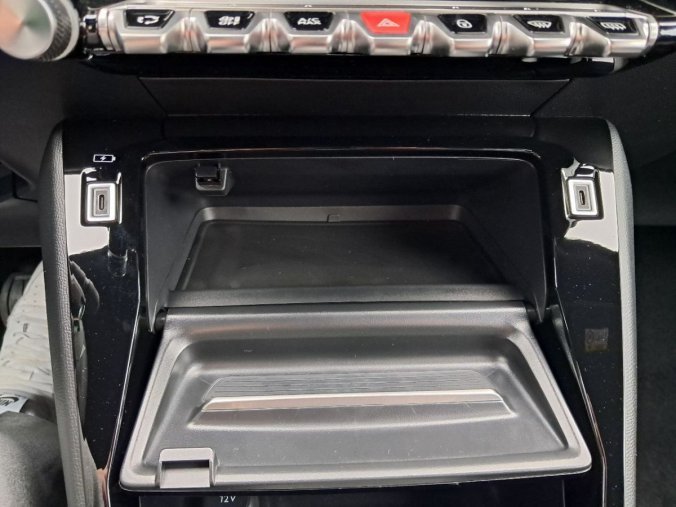 Peugeot 2008, Peugeot 2008 2008 ALLURE PureTech 130 S&amp, barva černá