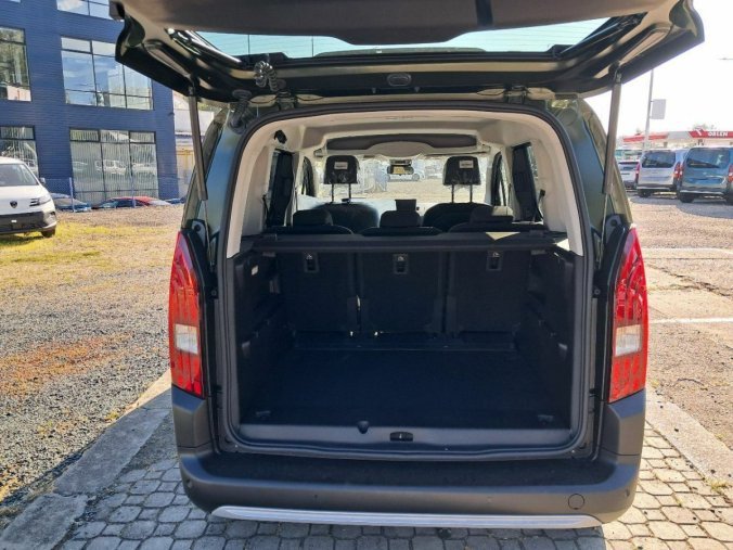 Peugeot Rifter, Peugeot Rifter GT BlueHDi 130 S&S EAT8, barva zelená