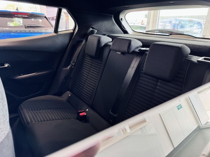 Peugeot 2008, Peugeot 2008 STYLE, výhřev sedadel, Manuál, barva červená