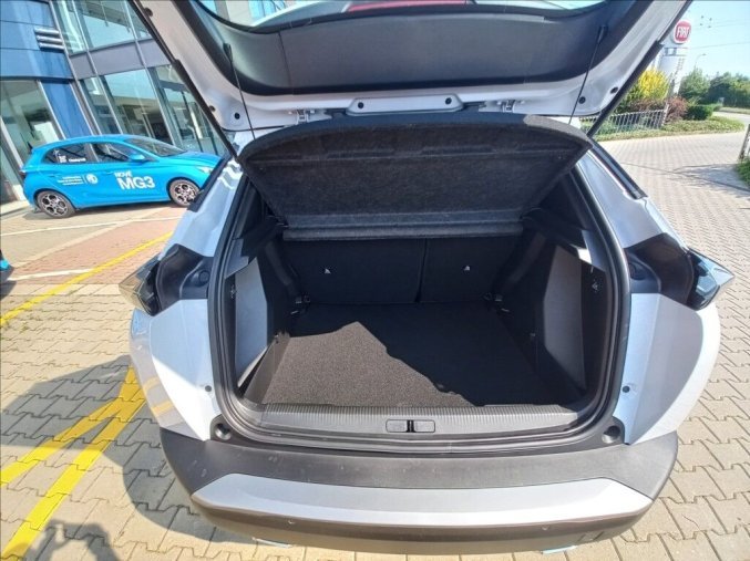 Peugeot 2008, Peugeot 2008 1,2 STYLE Hybrid 145 e-DCS6, barva bílá