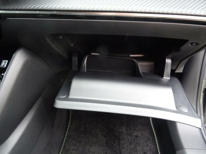 Peugeot 2008, Peugeot 2008 GT PureTech 130k EAT8, barva šedá