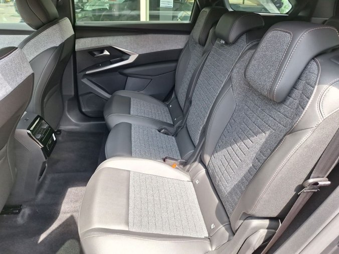 Peugeot 5008, Peugeot 5008 ALLURE Hybrid 145 e-DCS6, barva bílá