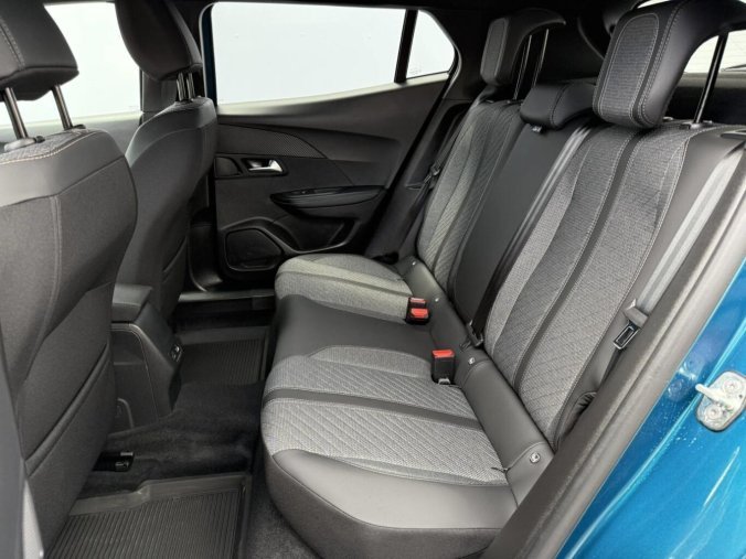 Peugeot 2008, Peugeot 2008 ALLURE Hybrid  1,2 145 e-DCS6, barva modrá