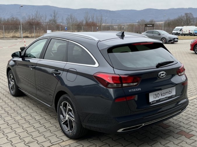 Hyundai i30, 1,5i 81 kW MT, barva šedá