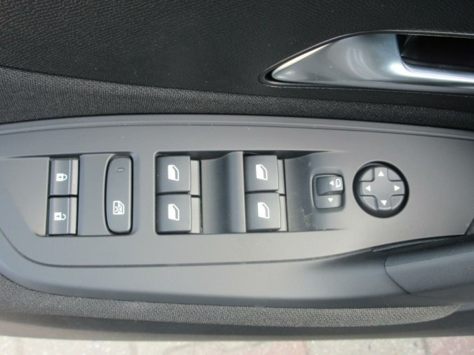 Peugeot 308, Peugeot 308 SW STYLE Hybrid 145 e-DCS6, barva šedá
