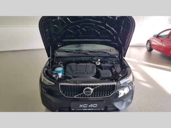 Volvo XC40, T2 1.5L 129 HP AT8 FWD ESSENTI, barva černá