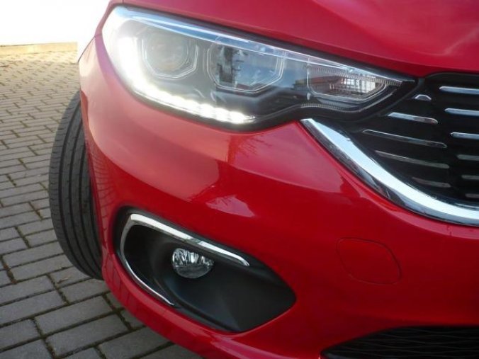 Fiat Tipo, SW 1.4 95k Mirror, barva červená