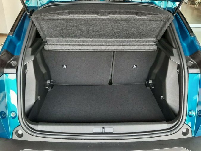 Peugeot 2008, Peugeot 2008 ALLURE Hybrid 145 e-DCS6, barva modrá