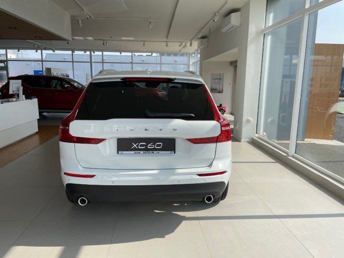 Volvo XC60, hatchback, MOMENTUM PRO SUV 2,0 B4 Mild-Hybrid, diesel, barva bílá