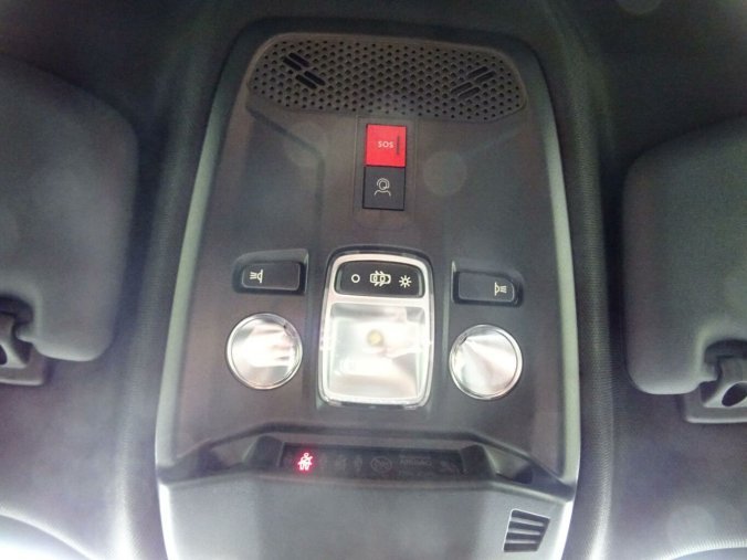 Peugeot 2008, Peugeot 2008 ALLURE Hybrid 145k e-DCS6, barva šedá