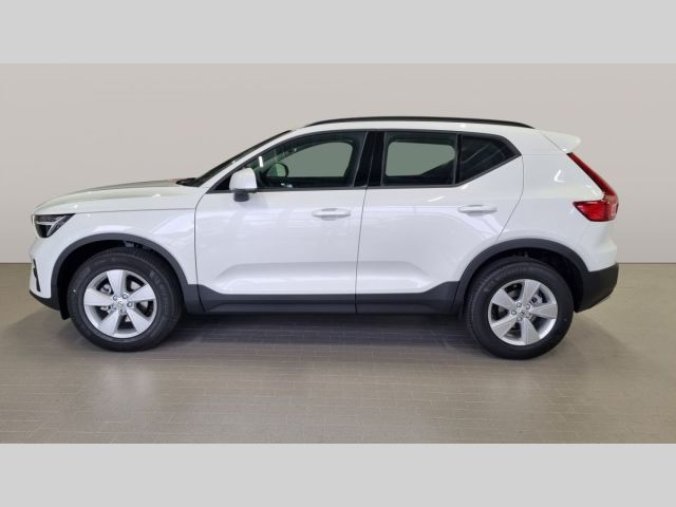 Volvo XC40, T2 1.5L 129 HP AT8 FWD CORE, barva bílá