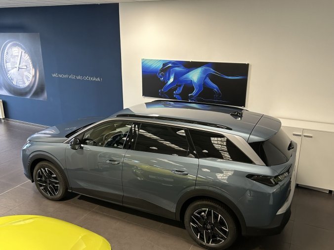 Peugeot 5008, Peugeot 5008 ALLURE Hybrid 145 e-DCS6, barva modrá