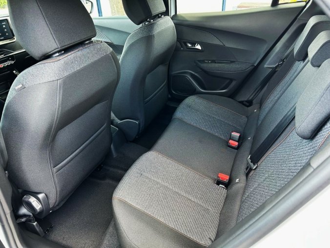 Peugeot 2008, Peugeot 2008 STYLE PureTech 100 MAN6, barva bílá