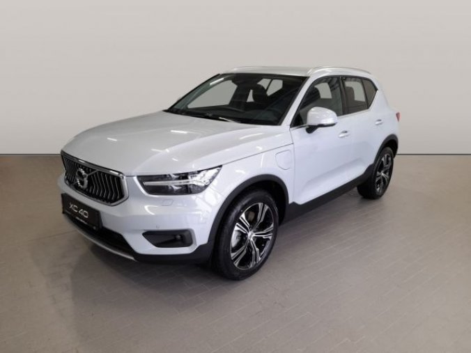 Volvo XC40, INSCRIPTION  RECHARGE T5, BLIS, barva stříbrná