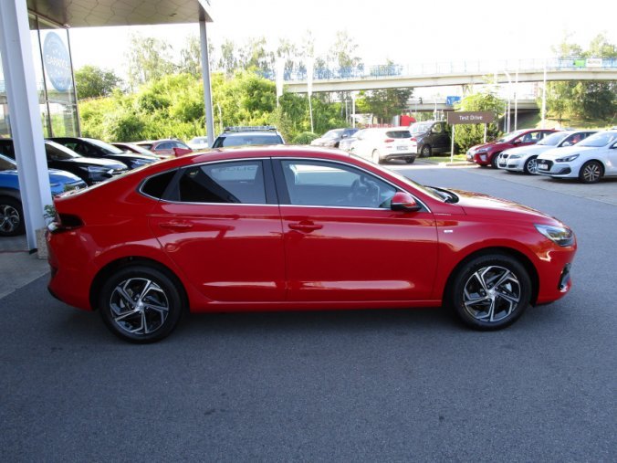 Hyundai i30, 1,0 T-GDI 88 kW MT, barva červená