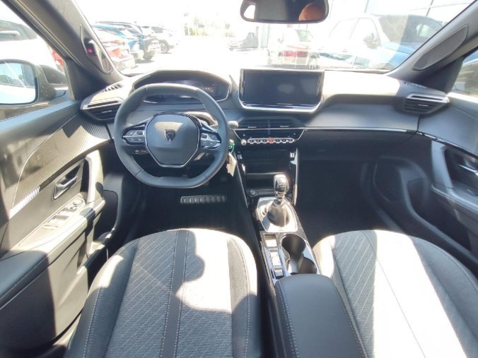 Peugeot 2008, Peugeot 2008 ALLURE 1.2 TURBO 100k 2xkamera, barva stříbrná