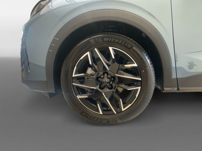 Peugeot 3008, Peugeot 3008 ALLURE Hybrid 136 e-DCS6, barva modrá
