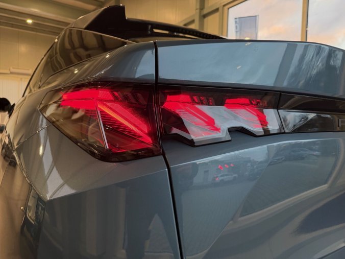 Peugeot 3008, Peugeot 3008 GT Hybrid 145 e-DCS6, barva modrá