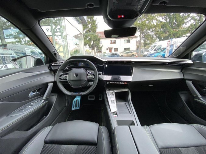Peugeot 408, Peugeot 408 GT Hybrid 145 e-DCS6, barva červená