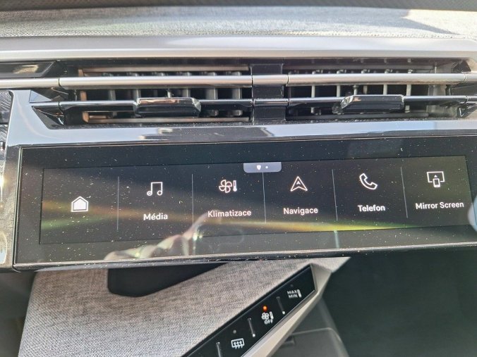 Peugeot 3008, Peugeot 3008 ALLURE Hybrid 136 e-DCS6, barva modrá