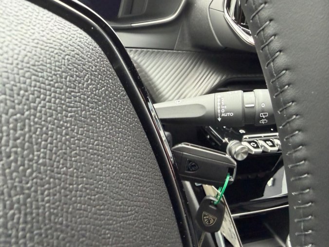 Peugeot 2008, Peugeot 2008 ALLURE PureTech 100k MAN6, barva černá