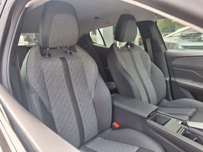 Peugeot 408, Peugeot 408 ALLURE Hybrid 145 e-DCS6, barva šedá