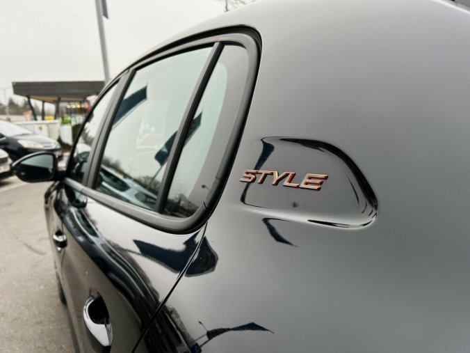 Peugeot 208, Peugeot 208 STYLE 75k MAN5, barva černá