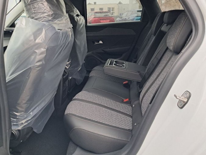 Peugeot 308, Peugeot 308 SW ALLURE Hybrid 145 e-DCS6, barva bílá