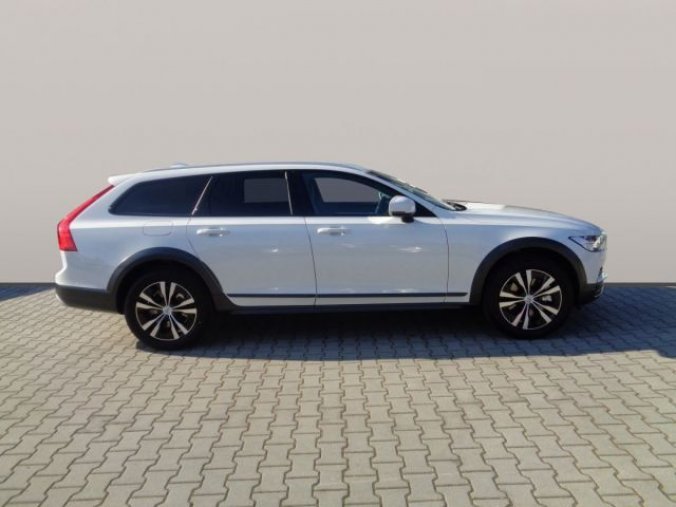 Volvo V90, D5 2.0L 235 HP CROSS COUNTRY A, barva bílá