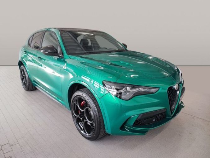 Alfa Romeo Stelvio, 2.9T V6 8AT 510k Q4 QUADRIFOGL, barva zelená