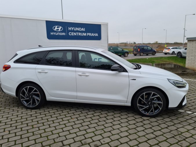 Hyundai i30, 1,5 T-GDI 117 kW iMT MHEV, barva bílá