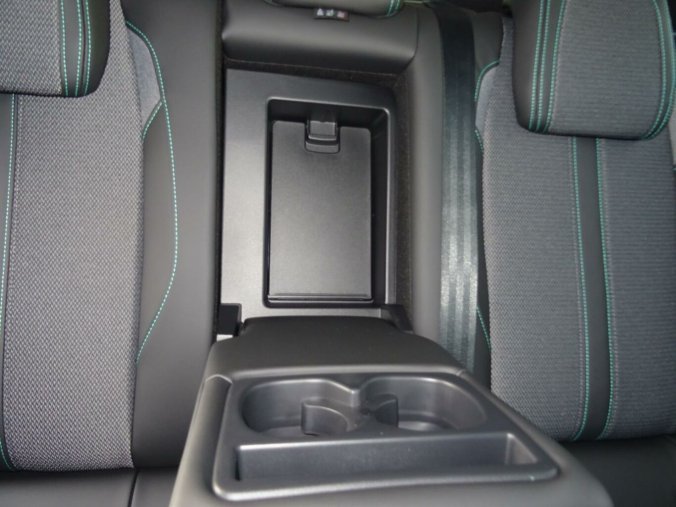 Peugeot 408, Peugeot 408 ALLURE Hybrid 145k e-DCS6, barva šedá