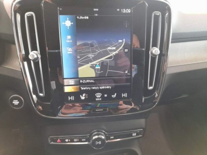 Volvo XC40, T5 FWD RECHARGE 1.5L 180 HP IN, barva stříbrná