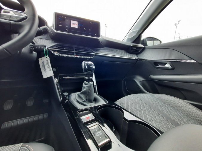 Peugeot 208, Peugeot 208 STYLE 1,2 TURBO 100k M6, barva žlutá