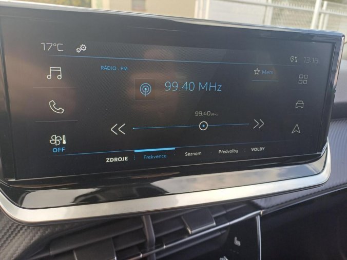 Peugeot 2008, Peugeot 2008 STYLE Hybrid 110 e-DCS6, barva modrá