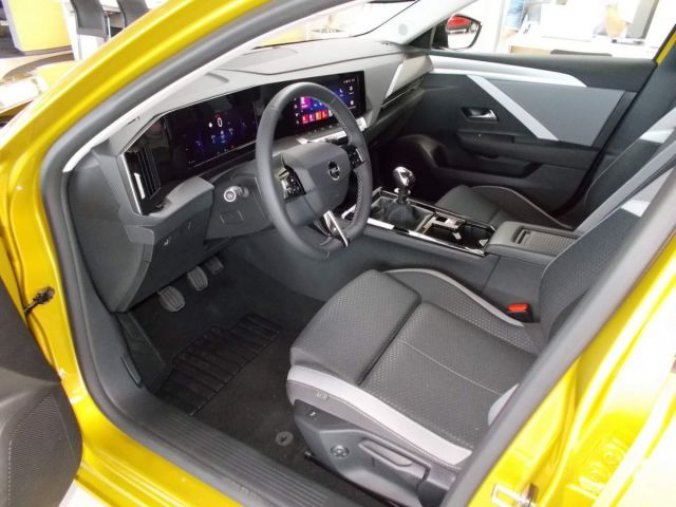 Opel Astra, Edition HB 1.2 TURBO (81kW/110, barva žlutá