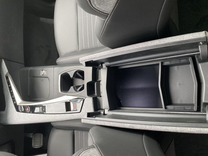 Peugeot 3008, Peugeot 3008 ALLURE Hybrid 145 e-DCS6, barva modrá