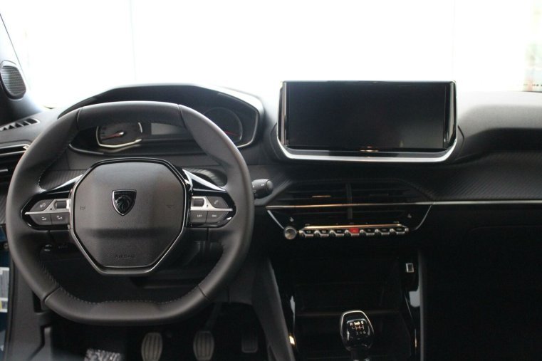 Peugeot 2008, Peugeot 2008 STYLE Hybrid 145 e-DCS6, barva bílá