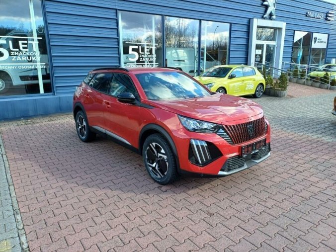 Peugeot 2008, Peugeot 2008 ALLURE 1.2 PureTech 7 let zár., barva červená