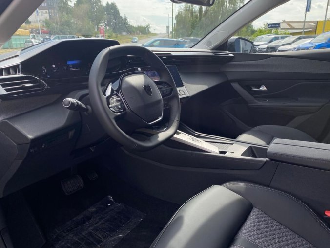 Peugeot 408, Peugeot 408 ALLURE Hybrid 145 e-DCS6, barva oranžová